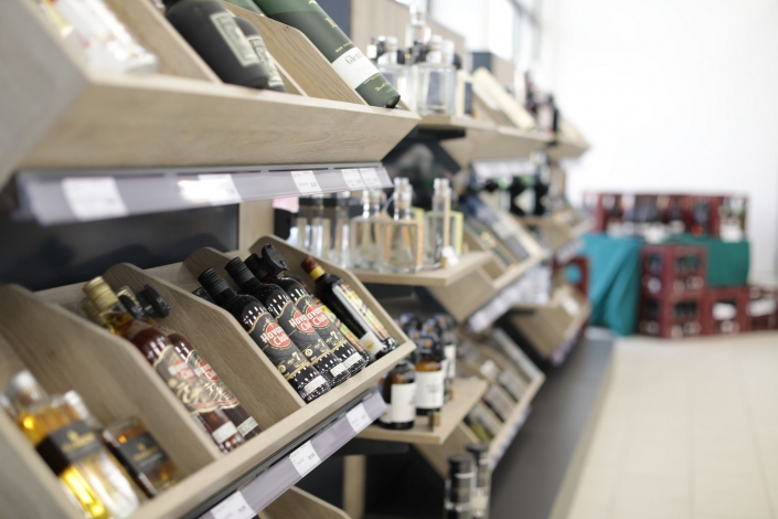 _IMG_9279Sortiment_Likör_Schnaps_